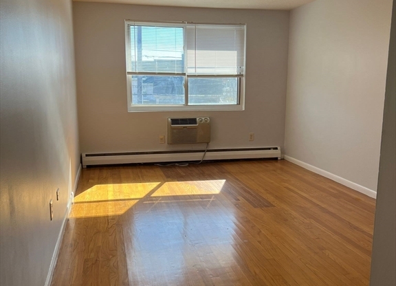 1 bed, 1 bath, 850 sqft, $2,000, Unit 19