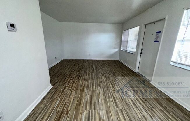 2 beds, 1 bath, 848 sqft, $1,795, Unit 6