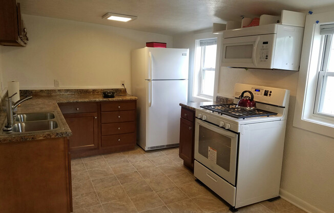 2 beds, 1 bath, $3,100