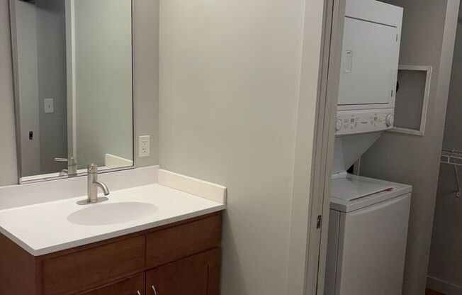 Studio, 1 bath, 484 sqft, $950, Unit Unit 310