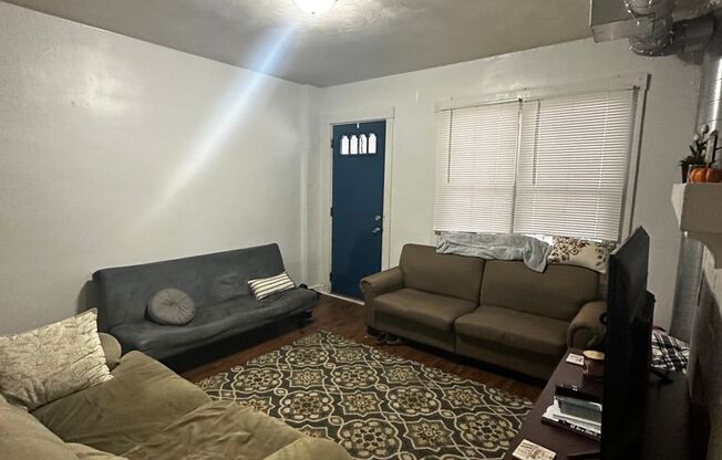 4 beds, 1 bath, $3,000