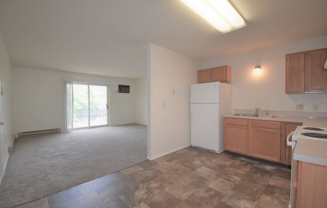 2 beds, 1 bath, $1,700, Unit 66