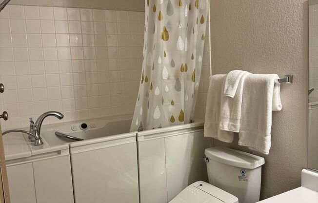 2 beds, 2 baths, $1,850, Unit # 1025