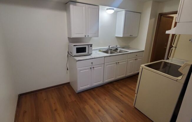 1 bed, 1 bath, 550 sqft, $950, Unit 2