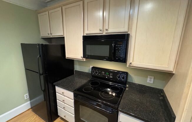 1 bed, 1.5 baths, $1,150, Unit #104