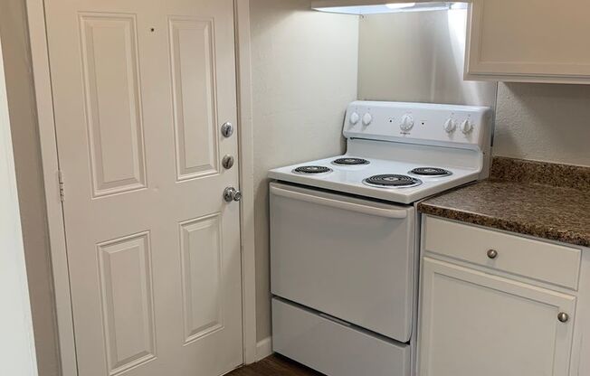 2 beds, 1 bath, 918 sqft, $1,249, Unit F219