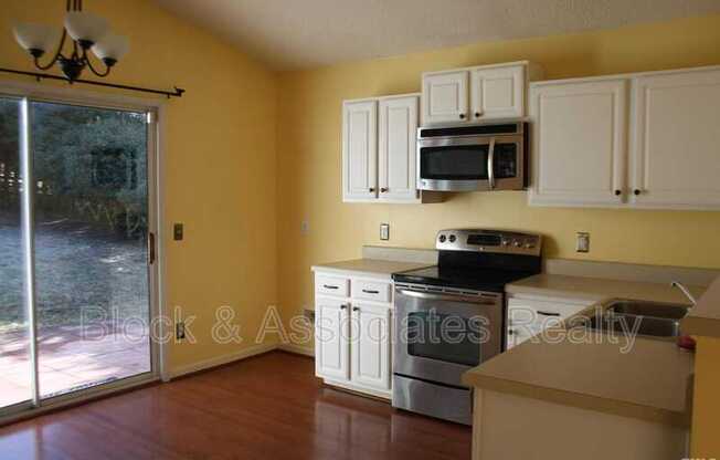 3 beds, 2 baths, 1,080 sqft, $1,695