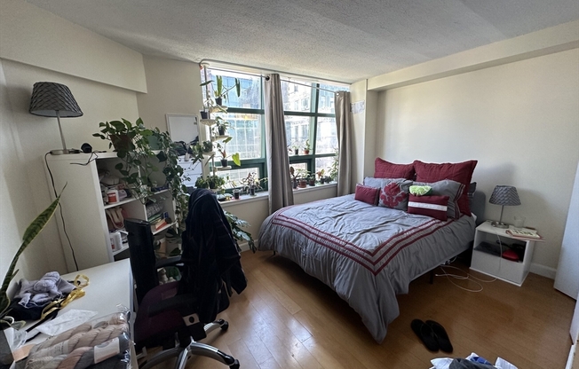 2 beds, 1 bath, 971 sqft, $4,000, Unit 7E