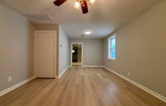 2 beds, 1 bath, $1,600, Unit Unit B