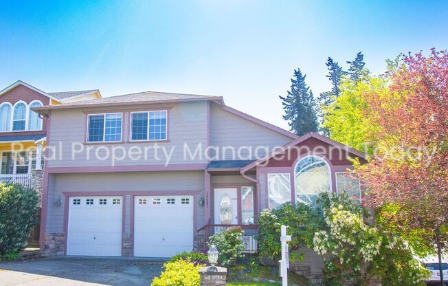 Stunning 5 Bedroom Home in Perfect Location!