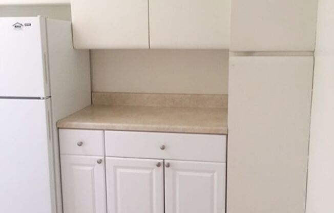2 beds, 1 bath, 800 sqft, $1,695, Unit B21