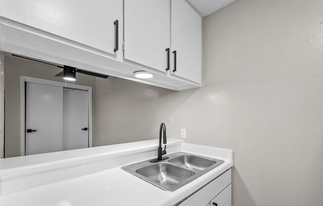 2 beds, 1 bath, 743 sqft, $1,430, Unit 25