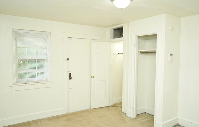 2 beds, 1 bath, $1,450, Unit Apt #A