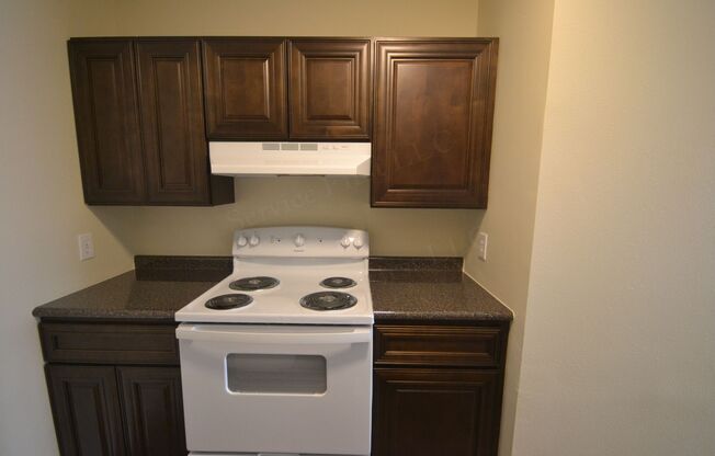 3 beds, 1 bath, 850 sqft, $695, Unit 10