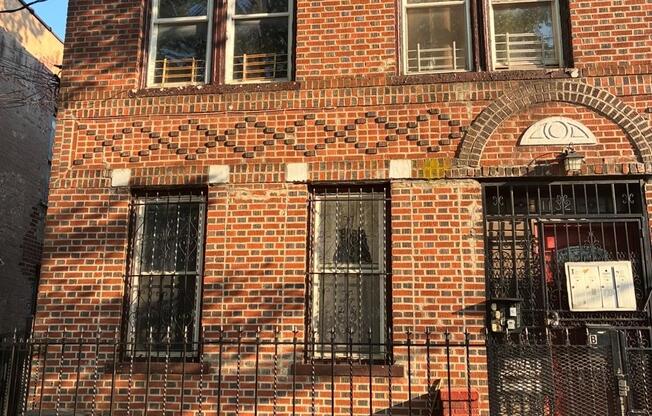 1132 BLAKE AVE