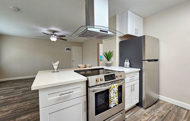 1 bed, 1 bath, $2,075, Unit 93