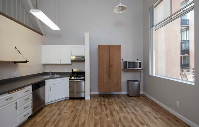 1 bed, 1 bath, 1,000 sqft, $2,375, Unit 210
