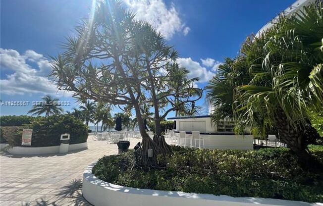 2 beds, 2 baths, 1,030 sqft, $4,000, Unit 5161 Collins Ave appt 1711