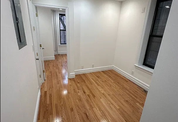 493 7 AVE