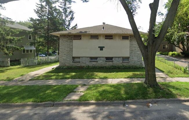 616 Ivy Ave E