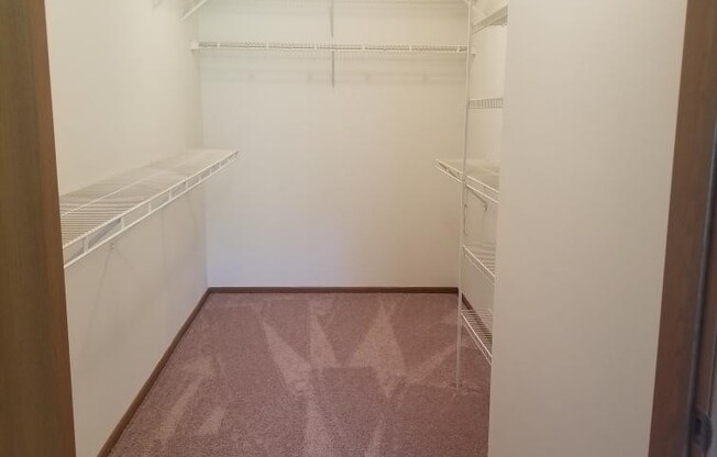 1 bed, 1 bath, 889 sqft, $940, Unit 112-106