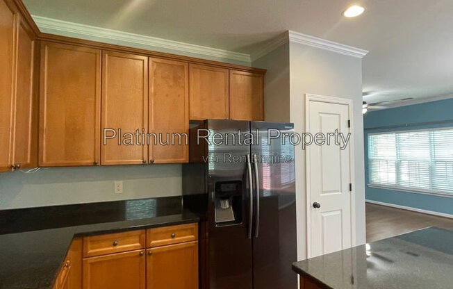 3 beds, 2.5 baths, 2,069 sqft, $2,095, Unit 10
