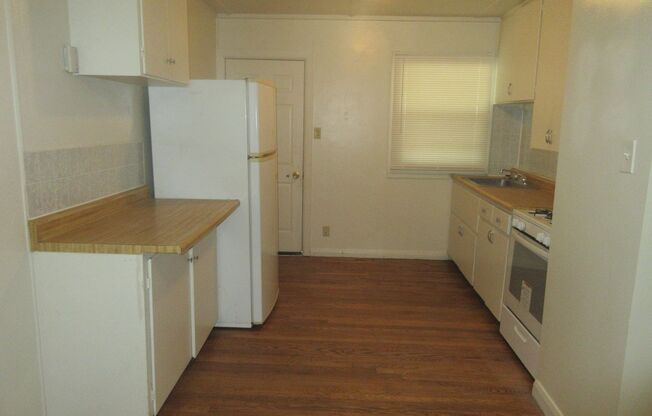 2 beds, 1 bath, $950