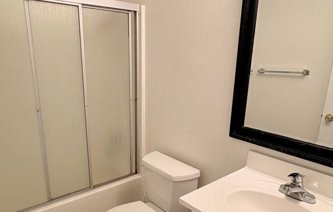 2 WEEKS FREE RENT November Special Comfortable place - 2 bedroom 2 bath duplex