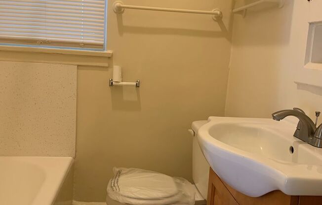 2 beds, 1 bath, $2,295