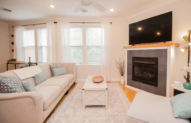 2 beds, 2 baths, 1,000 sqft, $6,995, Unit 3