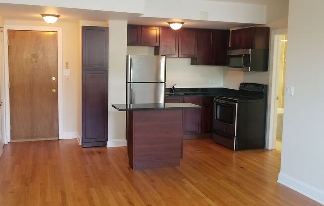 1 bed, 1 bath, 700 sqft, $1,750, Unit 418-0106