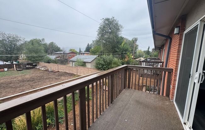 3 beds, 1 bath, 738 sqft, $1,195, Unit 207