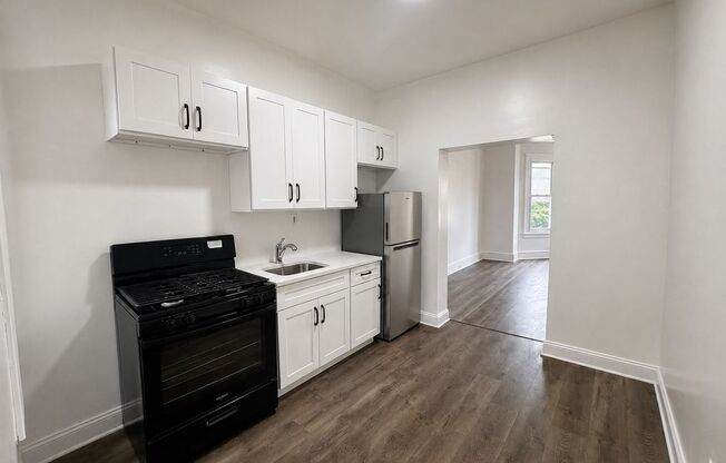 2 beds, 1 bath, $1,250, Unit #2
