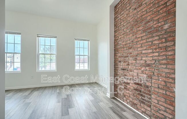 131 E N AVE