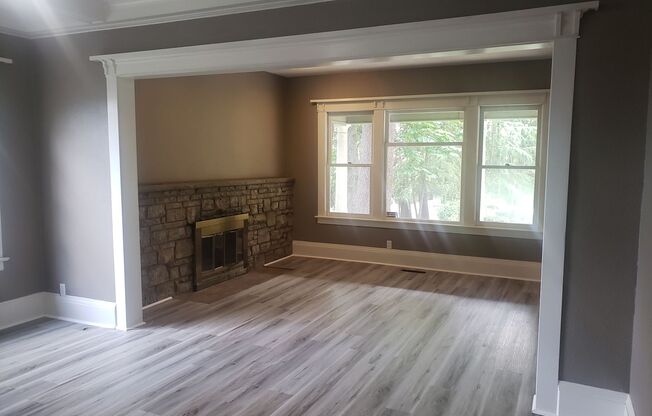 Large Unique House in Milwaukie with Big Fenced Yard