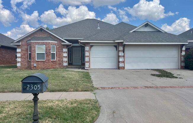 Spacious 4 Bed 2 Bath In Edmond