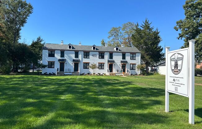 2 beds, 1 bath, 1,050 sqft, $1,750, Unit 402 S Center - Apt 3