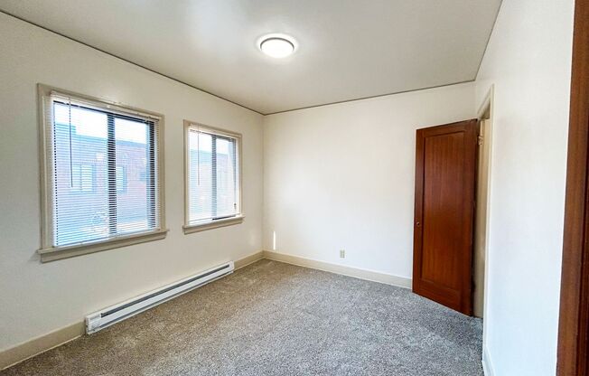 2 beds, 1 bath, 876 sqft, $1,995, Unit Court - D