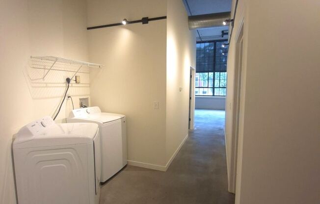 2 beds, 1 bath, 945 sqft, $1,595, Unit Apt. 101