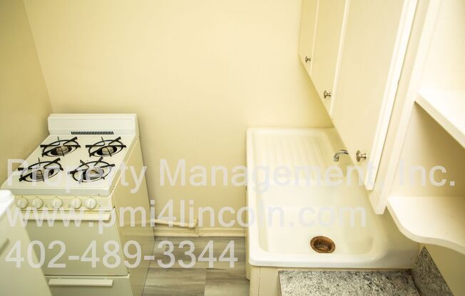 Studio, 1 bath, 371 sqft, $585, Unit D4