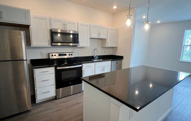 Studio, 1 bath, 700 sqft, $1,200, Unit Apt 312