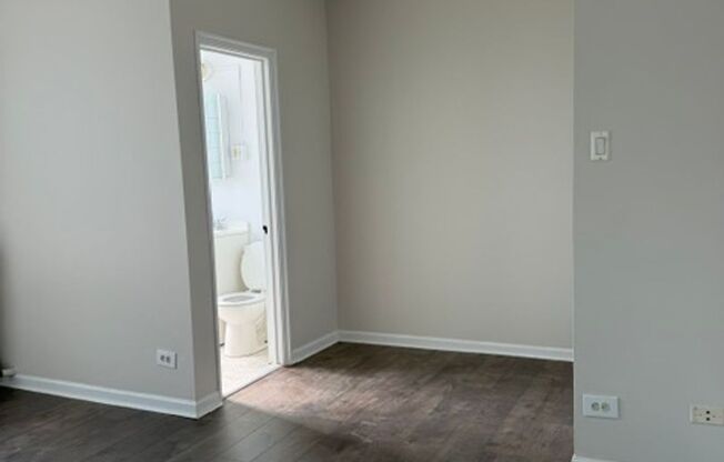 Studio, 1 bath, $1,050, Unit 304