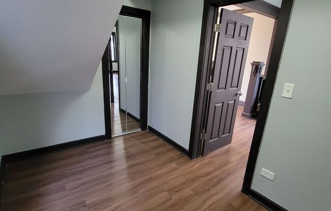 2 beds, 1 bath, $1,600, Unit 1F