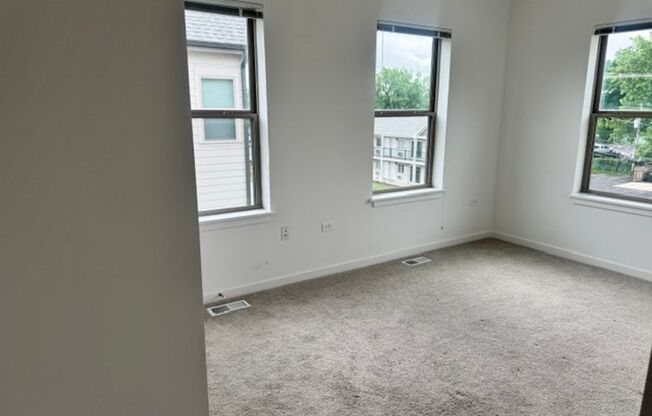 2 beds, 1.5 baths, 1,730 sqft, $2,595, Unit 15655 Lamon Avenue