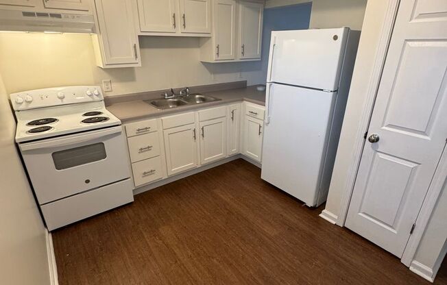 1 bed, 1 bath, 570 sqft, $895, Unit 2011-35