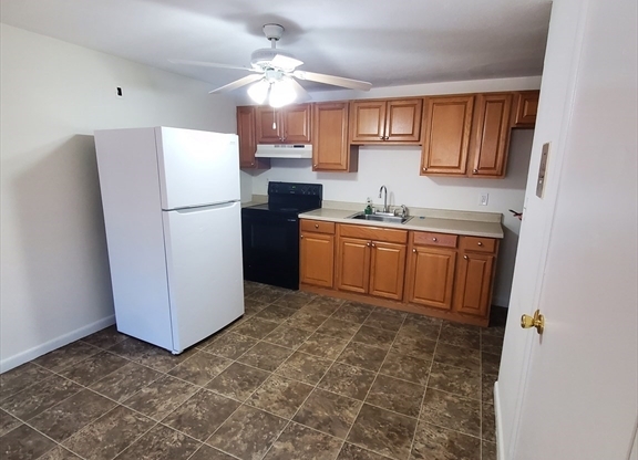 2 beds, 1 bath, 800 sqft, $2,500, Unit 8