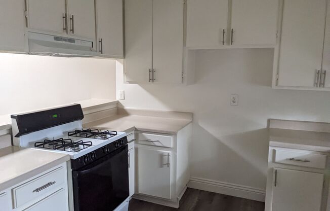 2 beds, 2 baths, $2,295, Unit 8