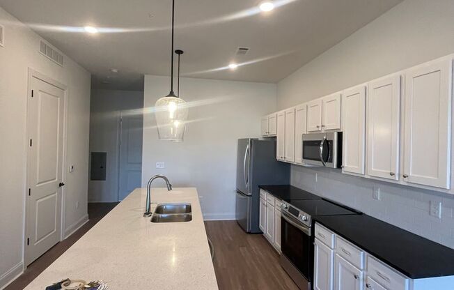 1 bed, 1 bath, 859 sqft, $1,600, Unit B104