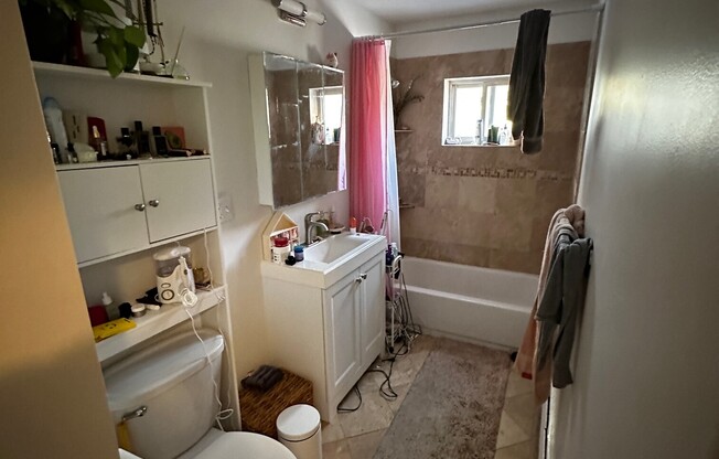 2 beds, 1 bath, $2,950, Unit 3