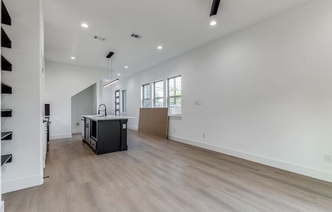 Modern Elegance Near Downtown Dallas – Brand-New Luxury Living Awaits!
